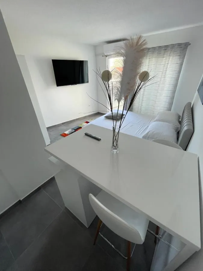 Villa Milena Sweet Apartment-With A Pool Trogir Lejlighed